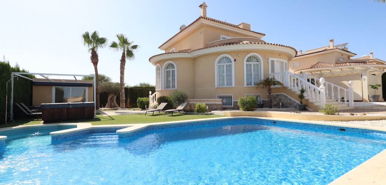 Herverkoop - Villa -
Ciudad Quesada