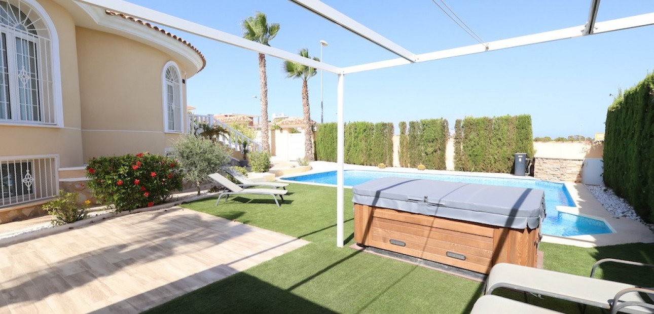 Herverkoop - Villa -
Ciudad Quesada