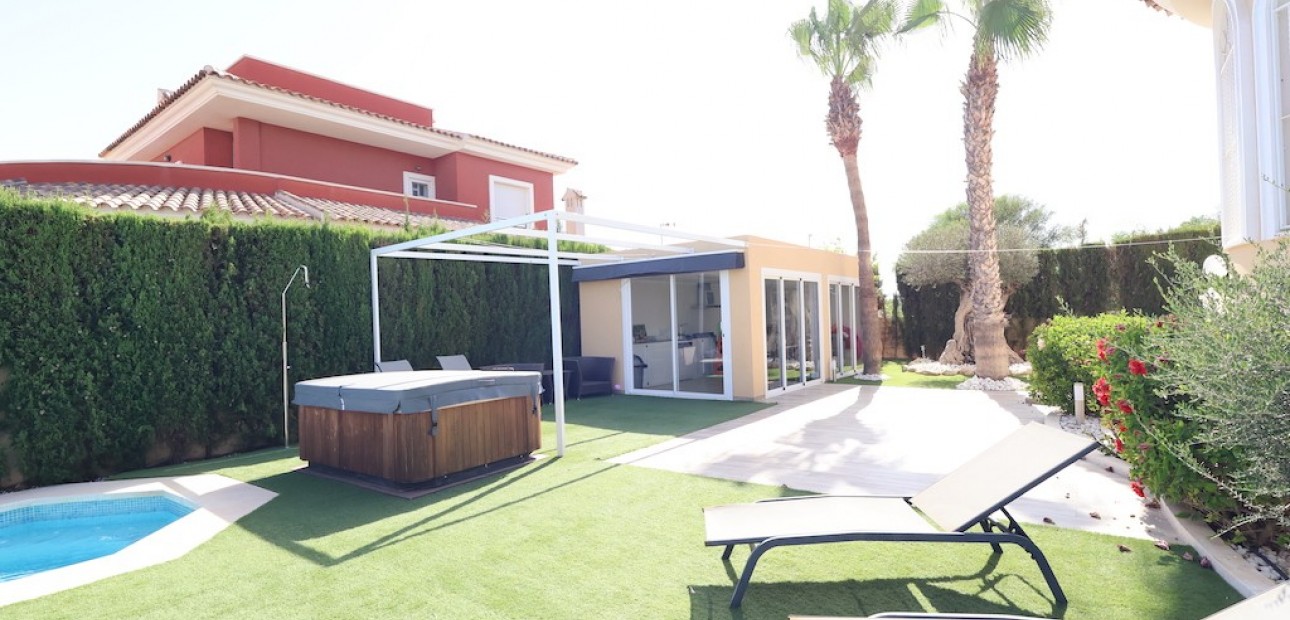 Herverkoop - Villa -
Ciudad Quesada