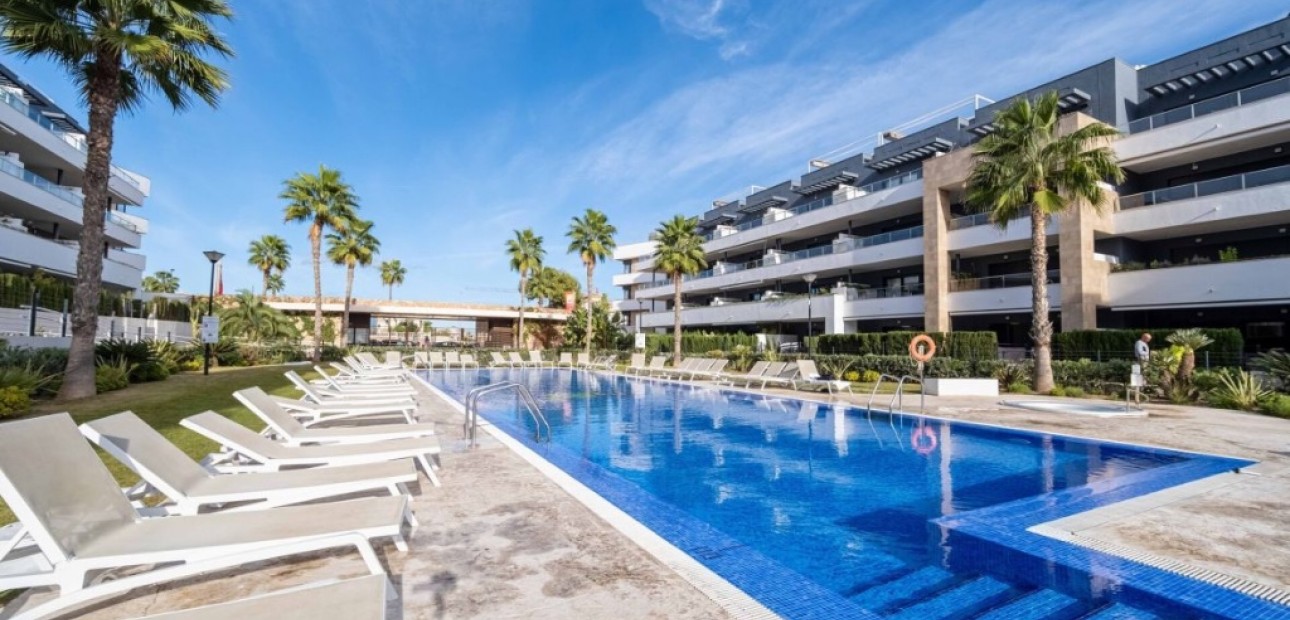 Venta - Apartamento / piso -
La Zenia