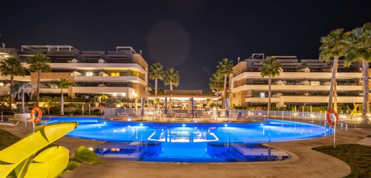 Venta - Apartamento / piso -
La Zenia