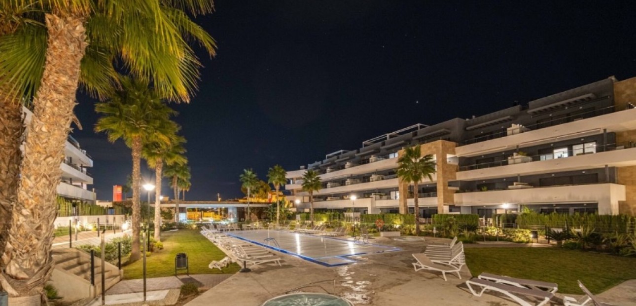 Venta - Apartamento / piso -
La Zenia