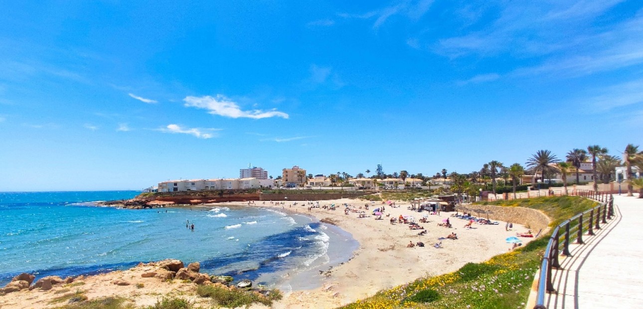 Venta - Apartamento / piso -
La Zenia