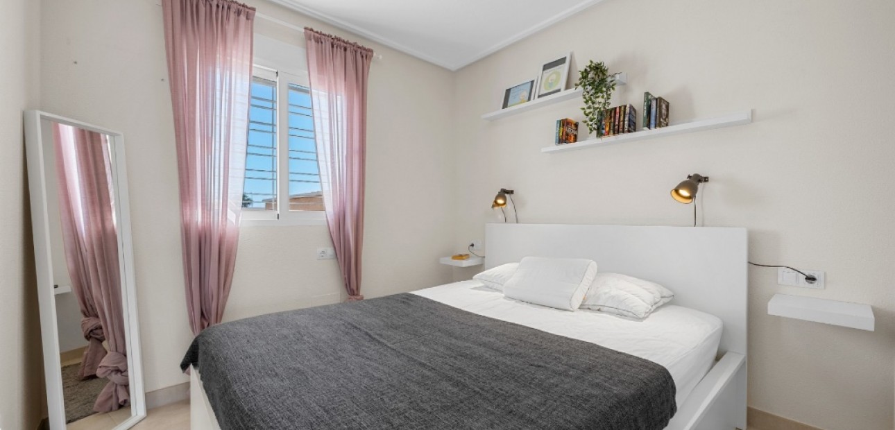 Herverkoop - Herenhuis -
Cabo Roig - Lomas de Cabo Roig