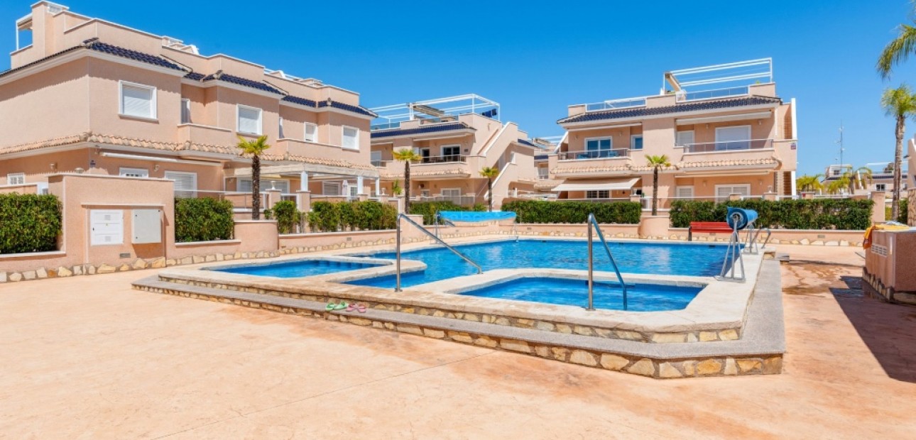 Herverkoop - Herenhuis -
Cabo Roig - Lomas de Cabo Roig