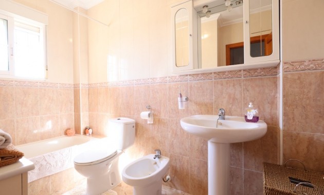 Herverkoop - Herenhuis -
Cabo Roig - Lomas de Cabo Roig