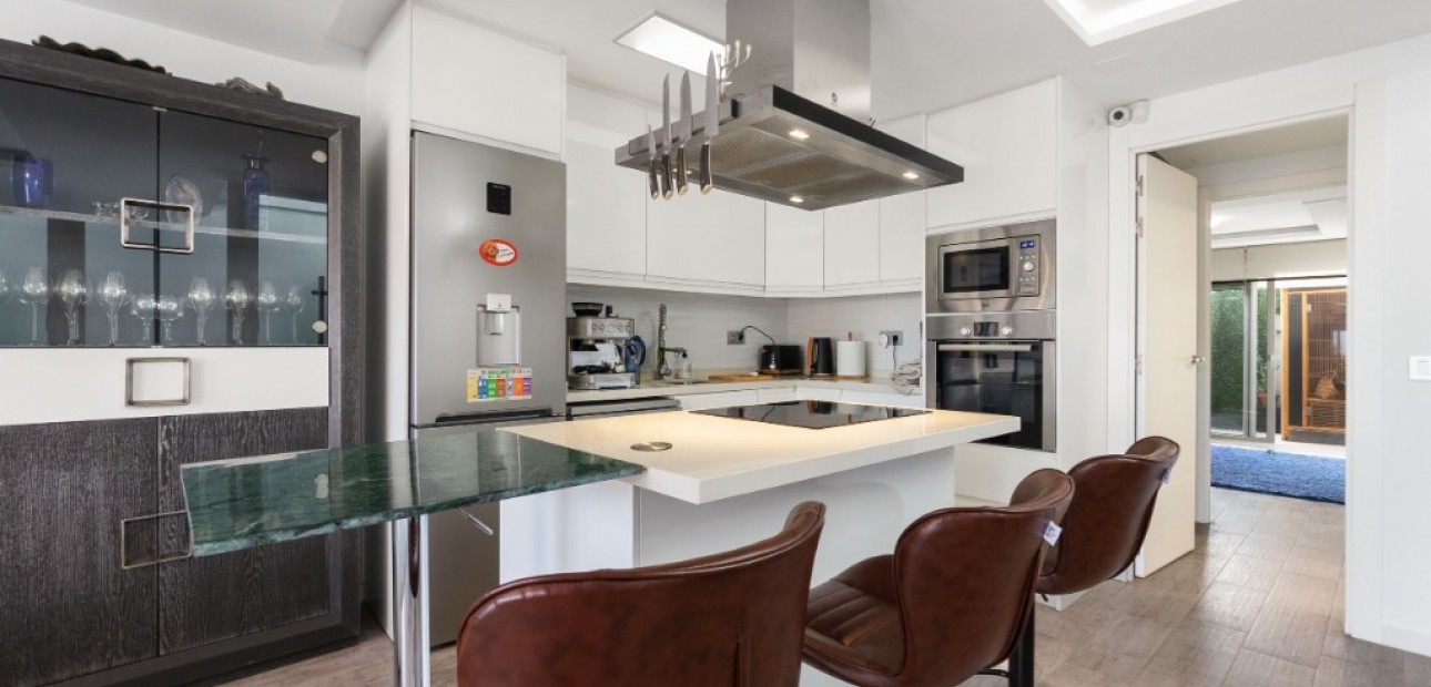 Herverkoop - Herenhuis -
Los Balcones