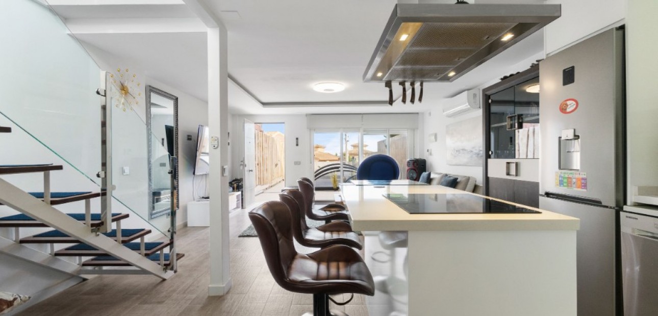 Herverkoop - Herenhuis -
Los Balcones