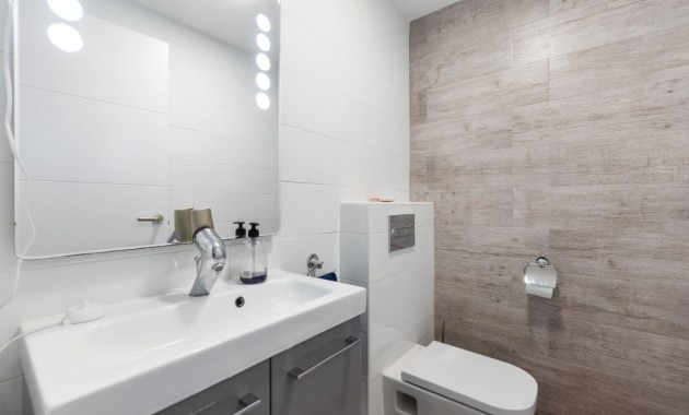 Herverkoop - Herenhuis -
Los Balcones