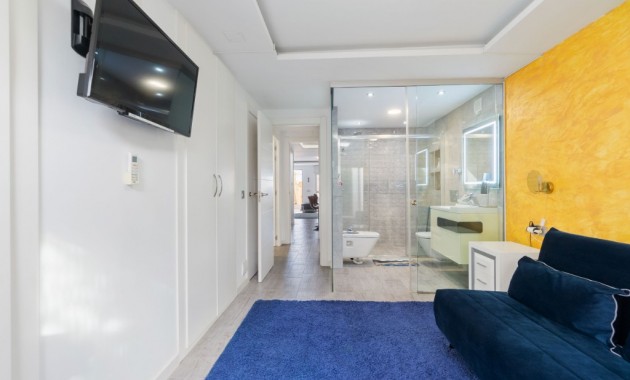 Herverkoop - Herenhuis -
Los Balcones