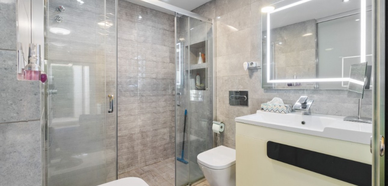 Herverkoop - Herenhuis -
Los Balcones