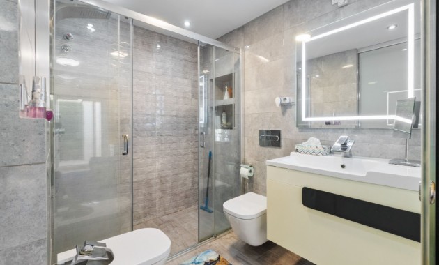 Herverkoop - Herenhuis -
Los Balcones