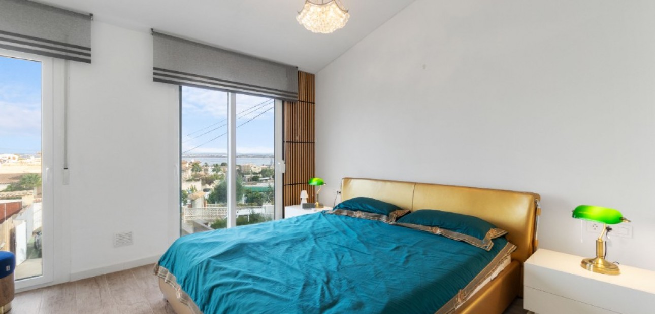 Herverkoop - Herenhuis -
Los Balcones