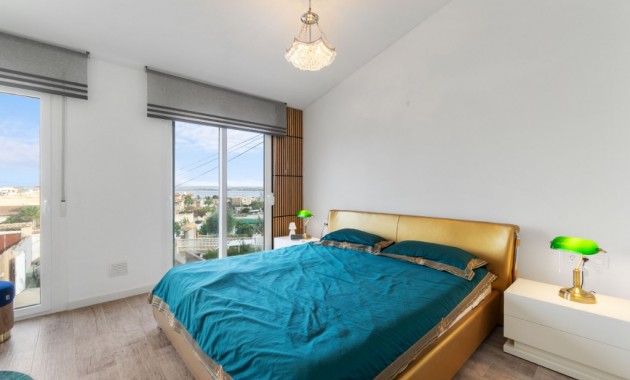 Herverkoop - Herenhuis -
Los Balcones