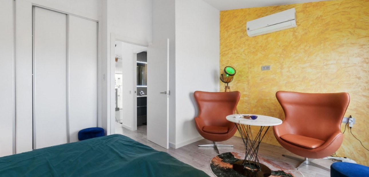 Herverkoop - Herenhuis -
Los Balcones