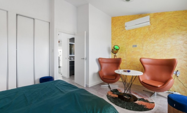 Herverkoop - Herenhuis -
Los Balcones