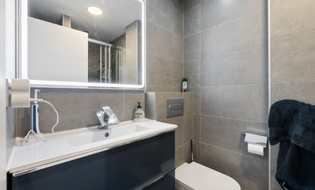 Herverkoop - Herenhuis -
Los Balcones