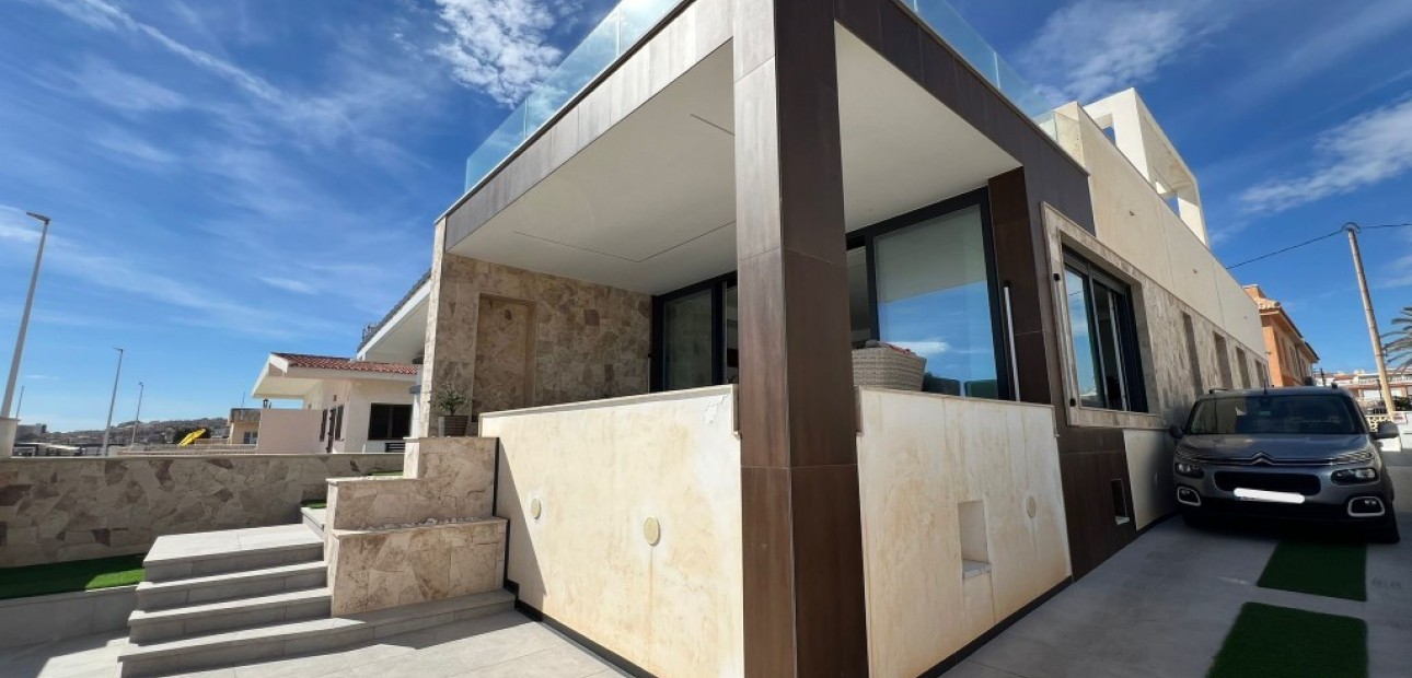 Venta - Villa -
La Mata