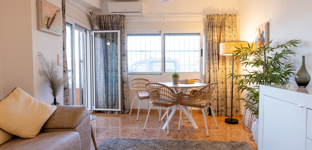 Herverkoop - Appartement / flat -
Punta Prima