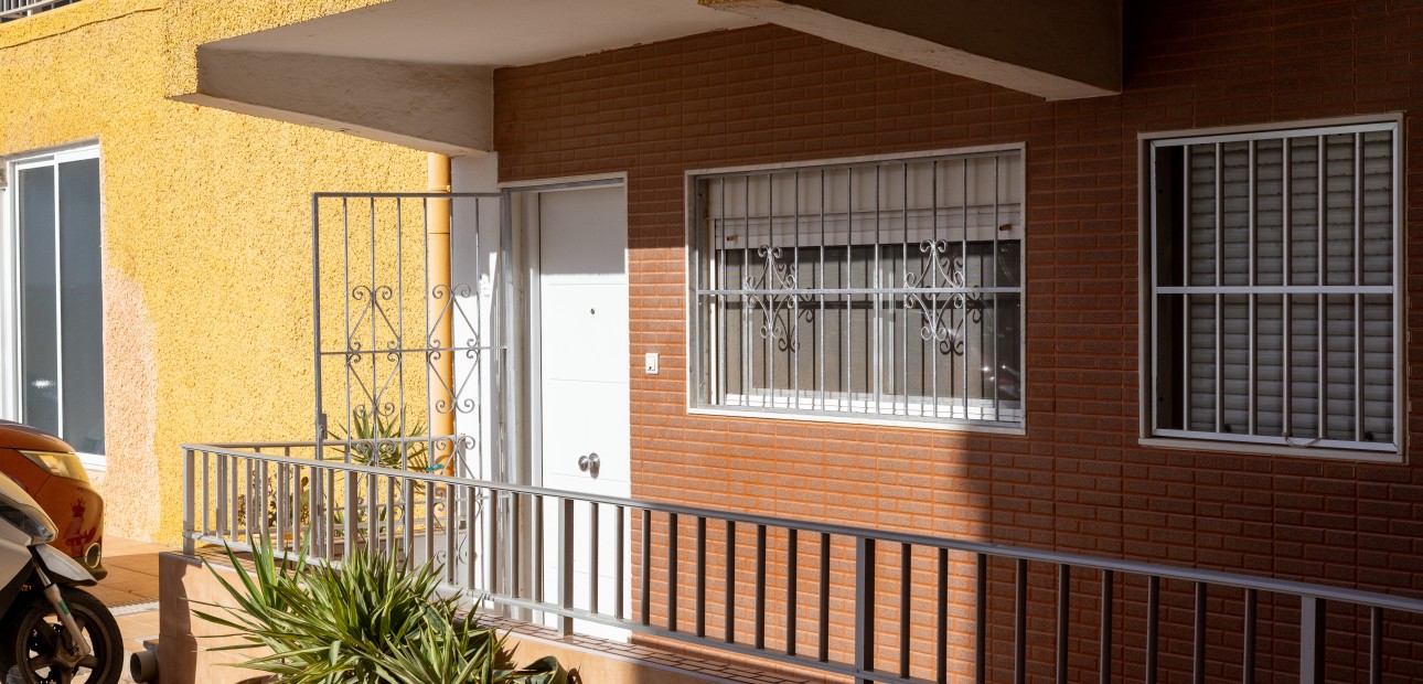 Herverkoop - Appartement / flat -
Punta Prima