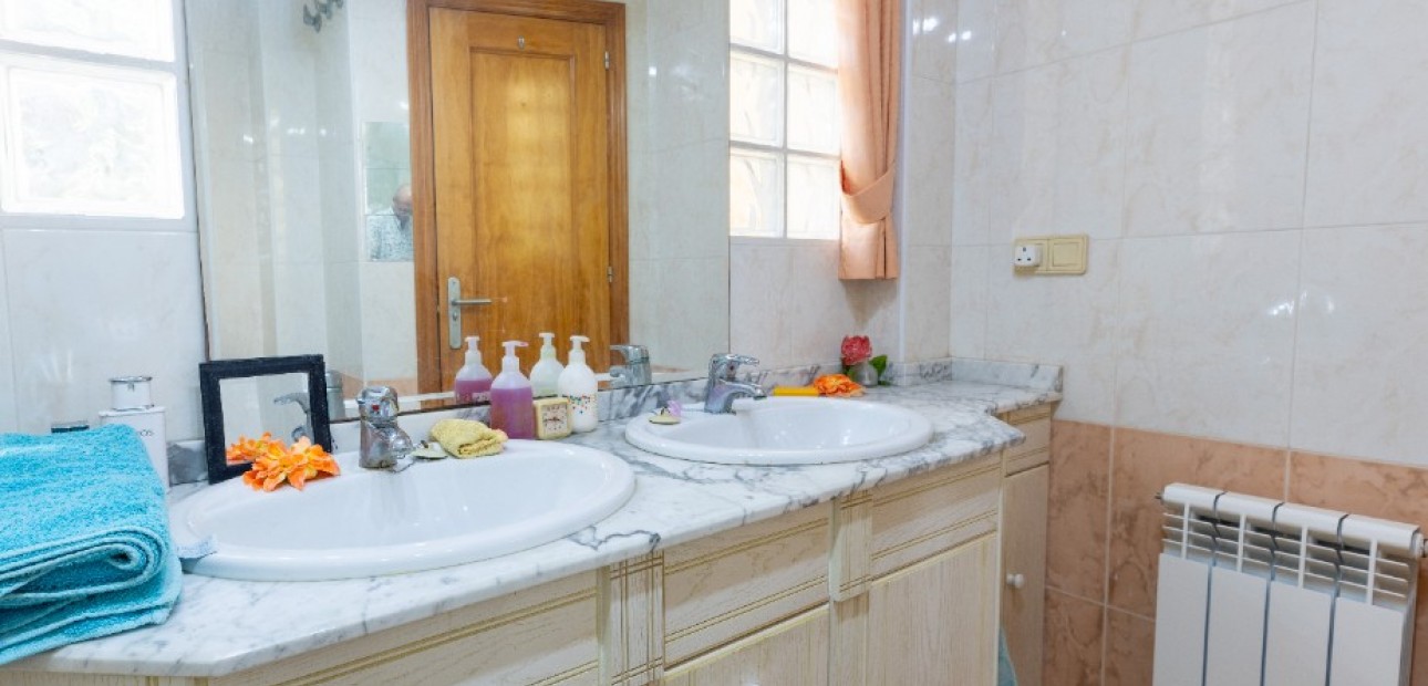 Herverkoop - Villa -
Los Altos