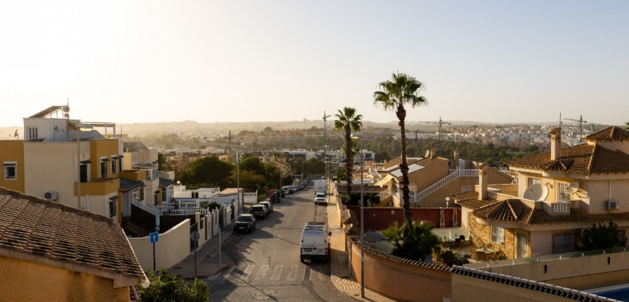 Herverkoop - Villa -
Los Altos