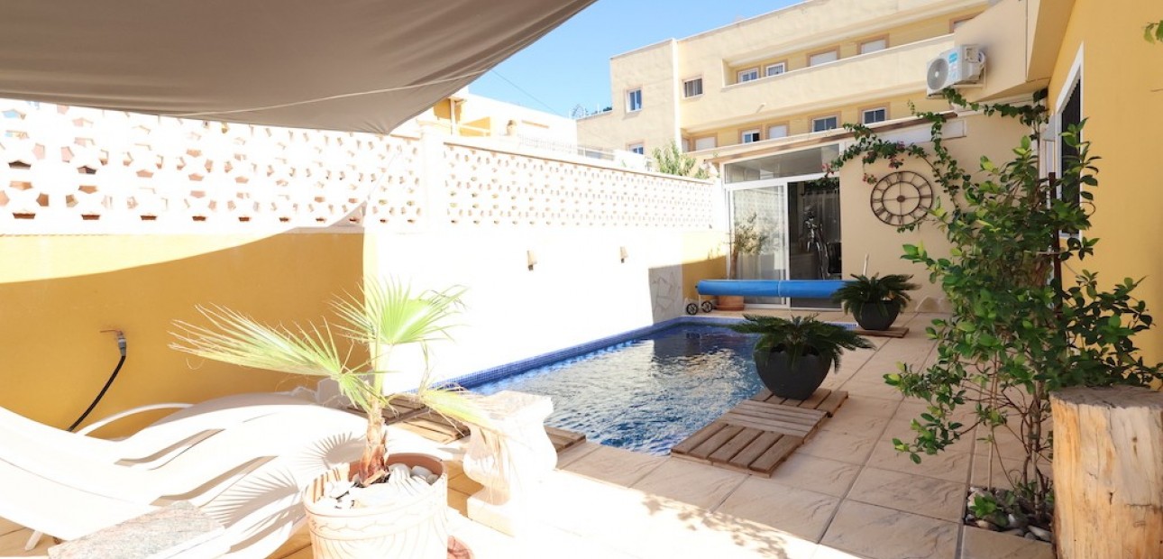 Herverkoop - Villa -
Cabo Roig - Lomas de Cabo Roig