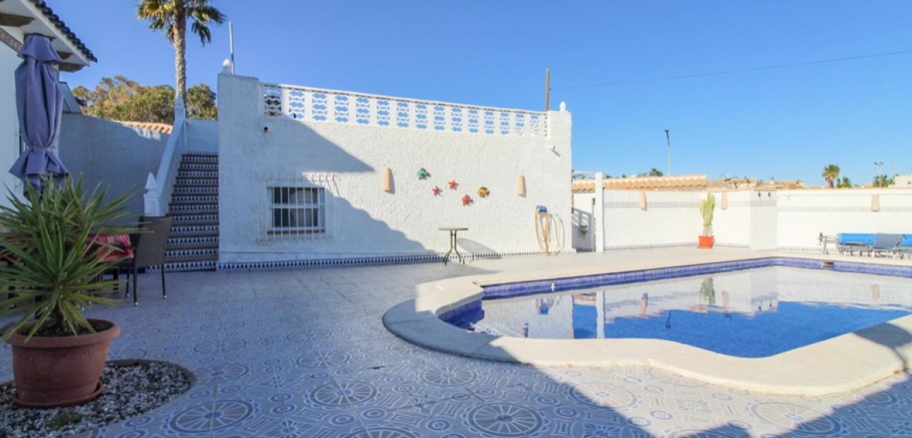 Venta - Villa -
Cabo Roig