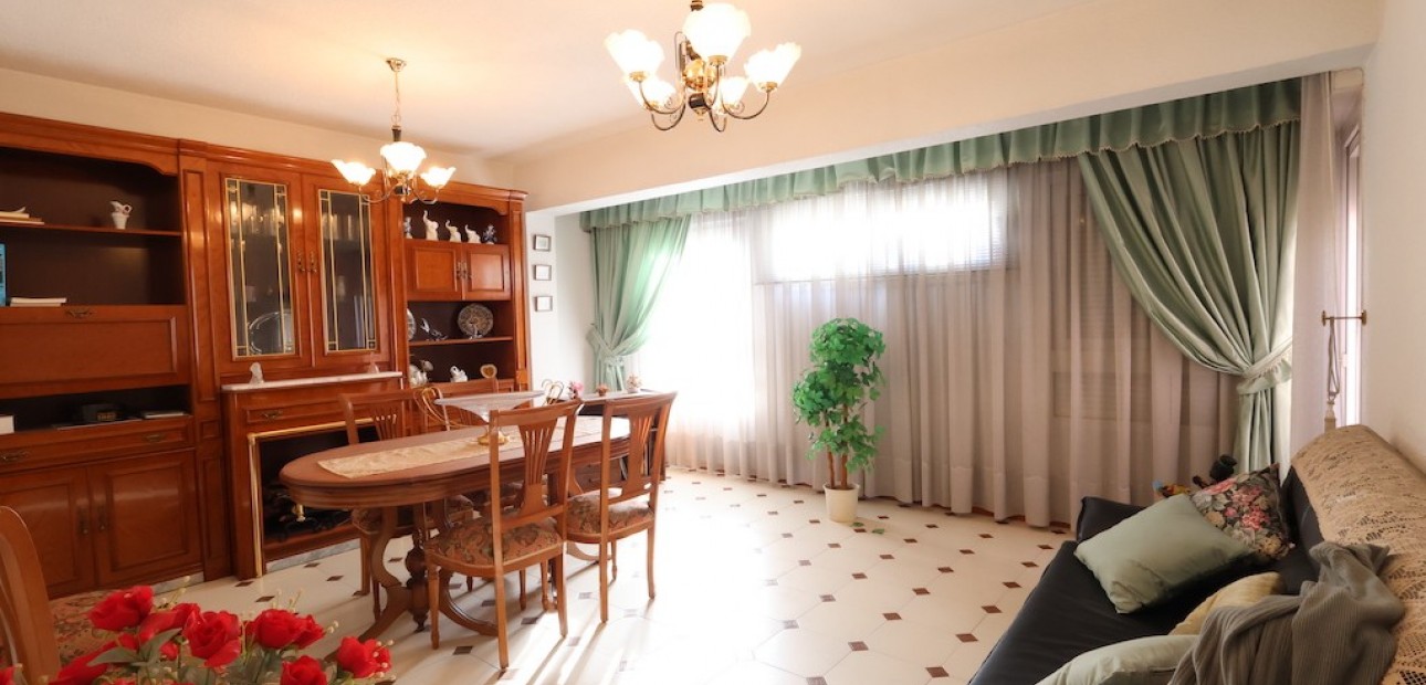 Venta - Apartamento / piso -
Torrevieja