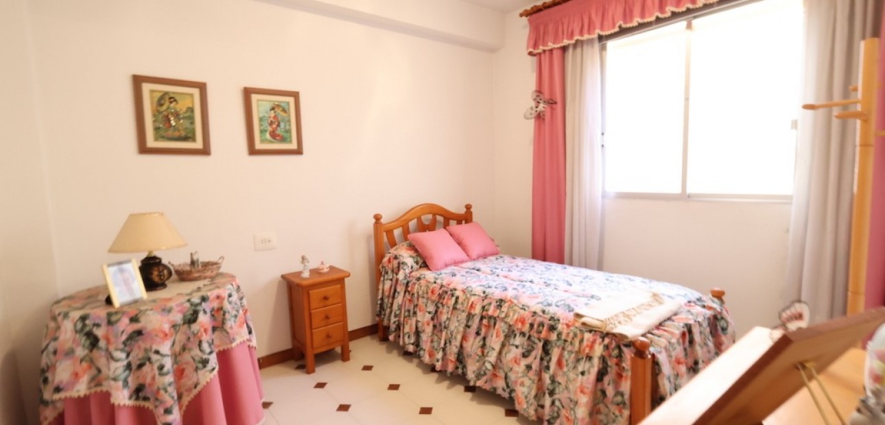 Venta - Apartamento / piso -
Torrevieja