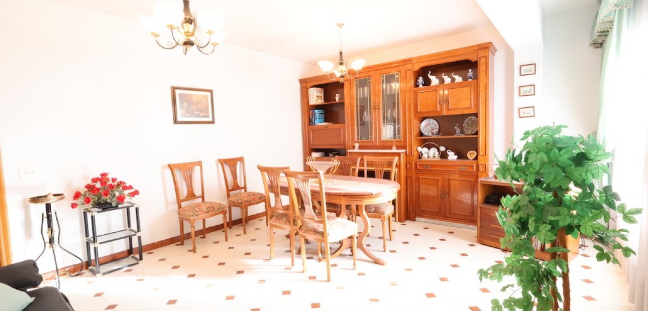 Venta - Apartamento / piso -
Torrevieja