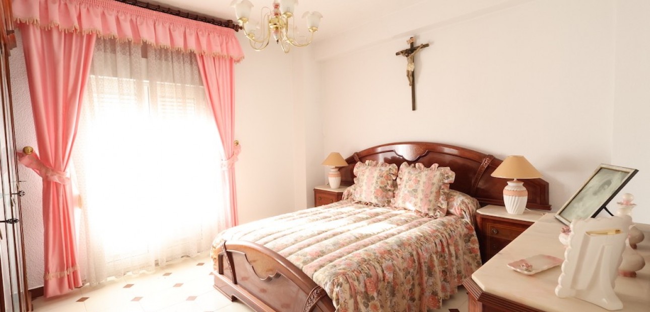 Venta - Apartamento / piso -
Torrevieja