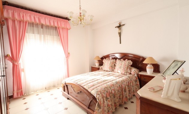 Venta - Apartamento / piso -
Torrevieja