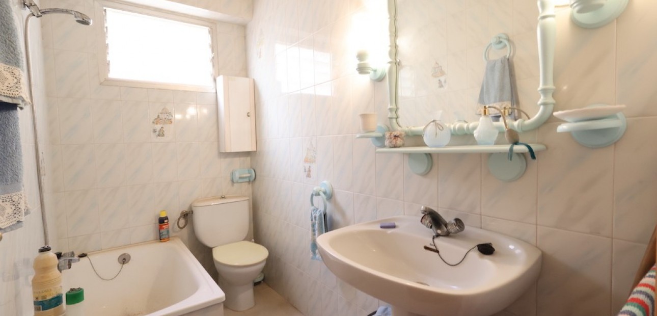 Venta - Apartamento / piso -
Torrevieja