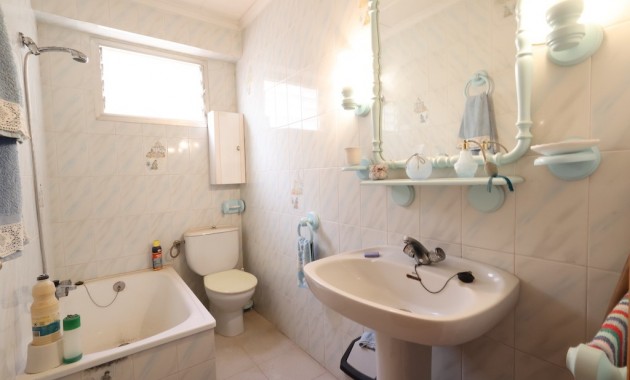 Venta - Apartamento / piso -
Torrevieja