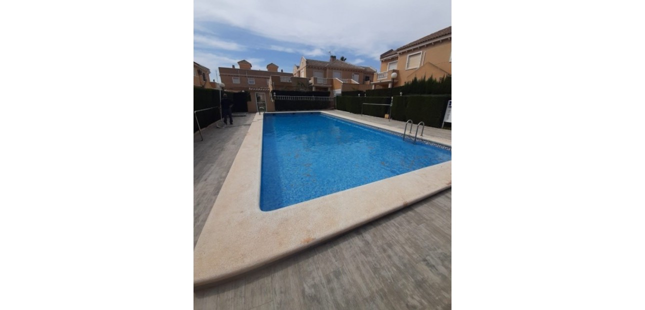 Herverkoop - Herenhuis -
La Mata