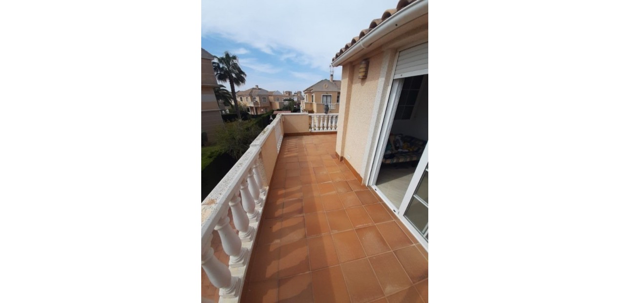 Herverkoop - Herenhuis -
La Mata