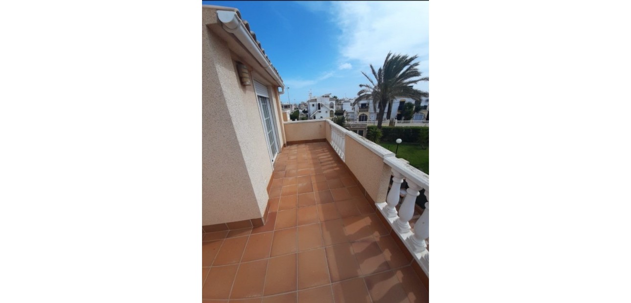 Herverkoop - Herenhuis -
La Mata