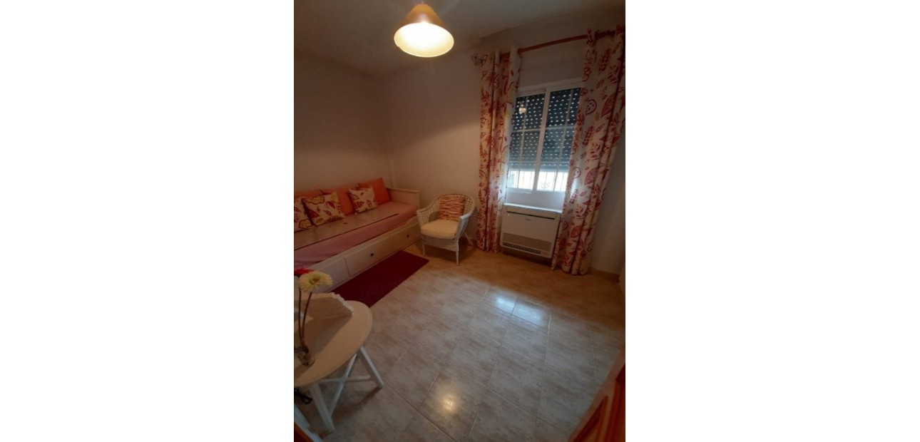 Herverkoop - Herenhuis -
La Mata