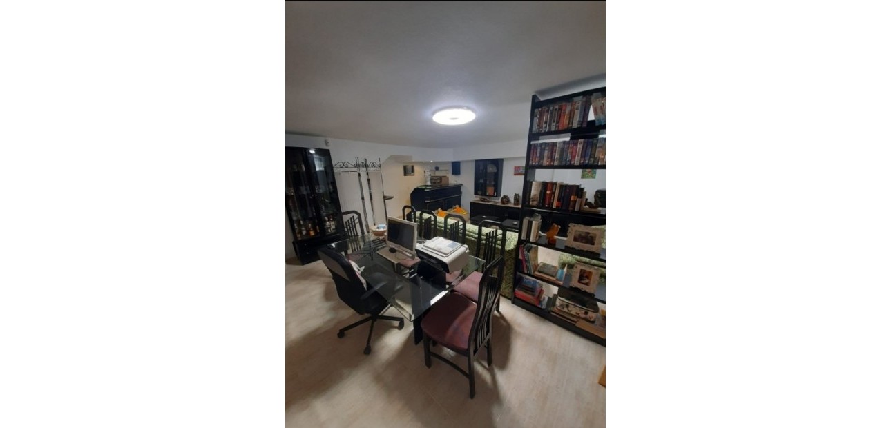 Herverkoop - Herenhuis -
La Mata