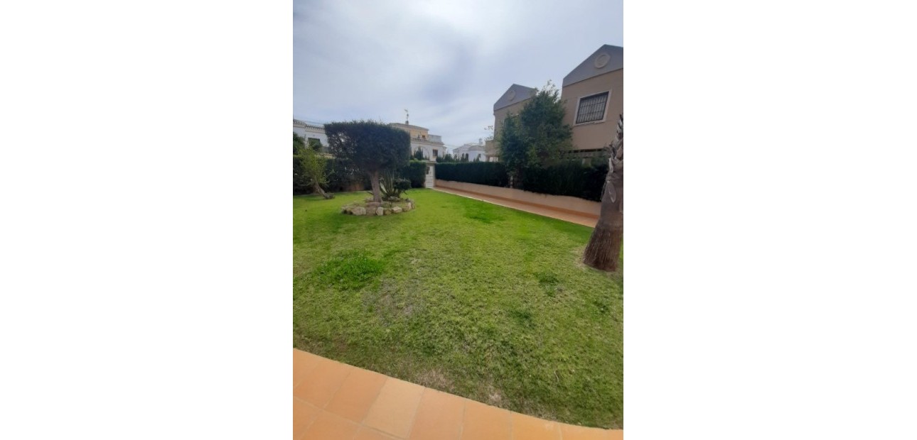 Herverkoop - Herenhuis -
La Mata