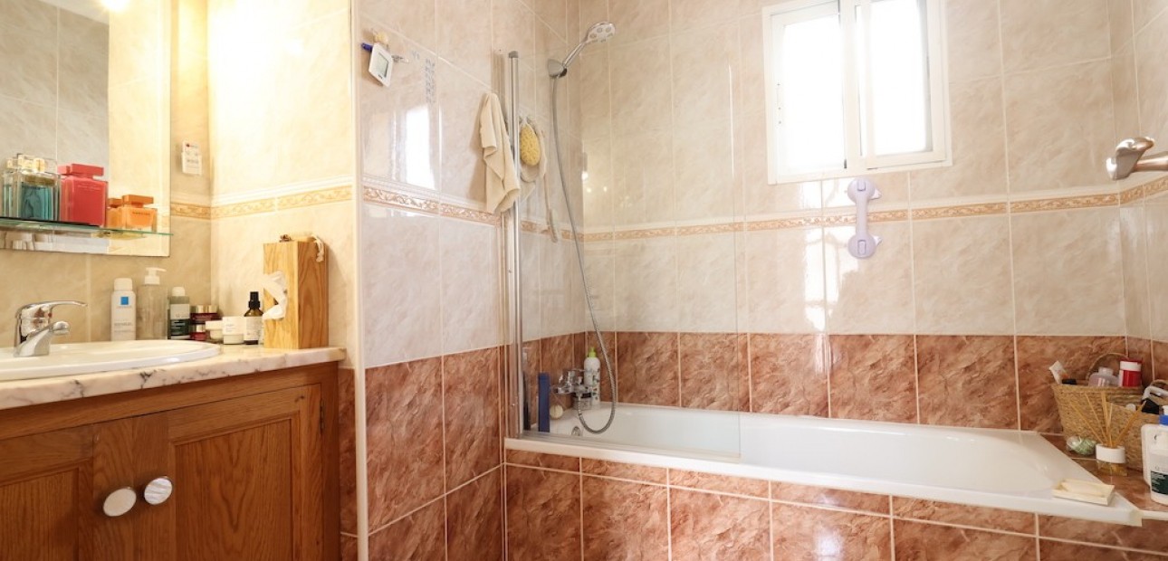 Herverkoop - Villa -
Playa Flamenca