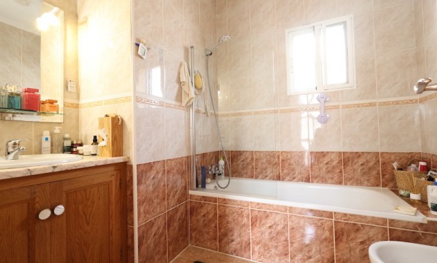 Herverkoop - Villa -
Playa Flamenca