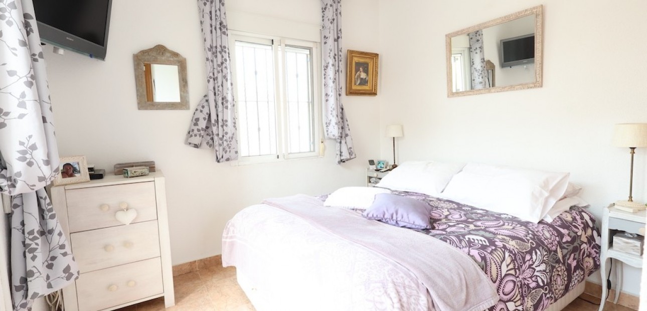 Herverkoop - Villa -
Playa Flamenca