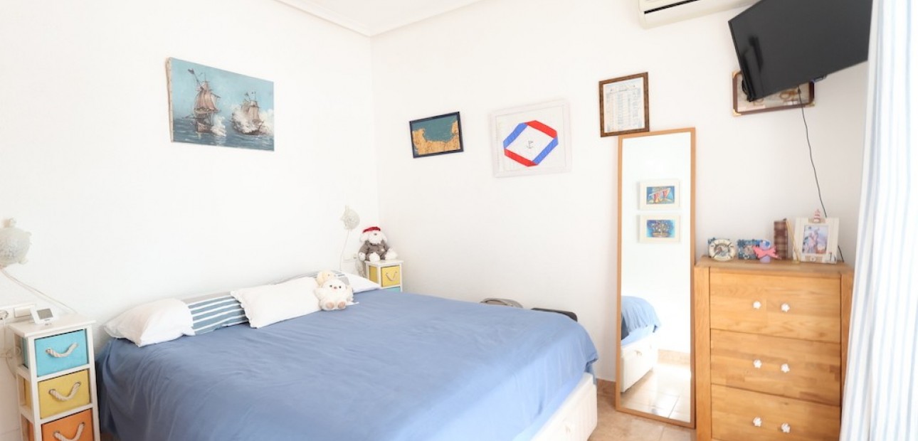 Herverkoop - Villa -
Playa Flamenca