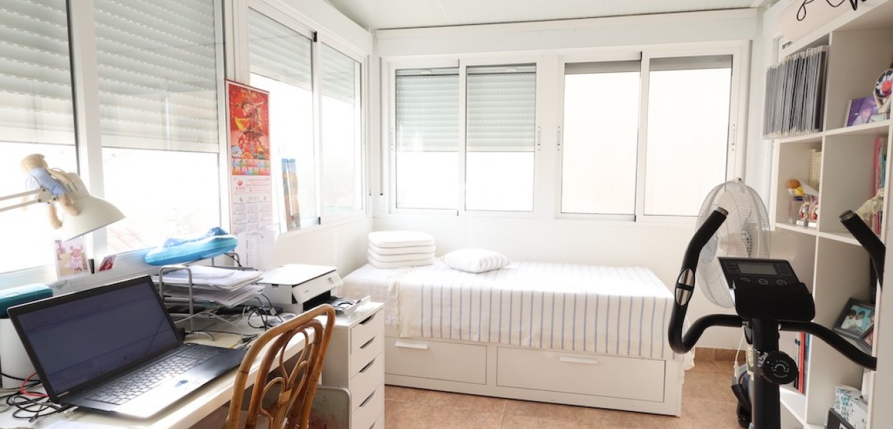 Herverkoop - Villa -
Playa Flamenca