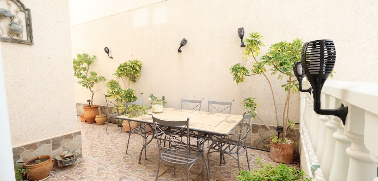 Herverkoop - Villa -
Playa Flamenca