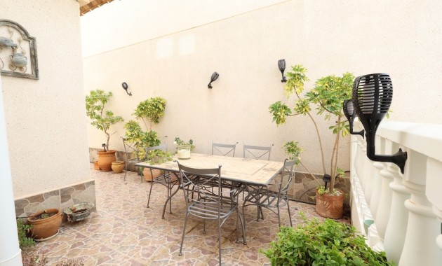 Herverkoop - Villa -
Playa Flamenca