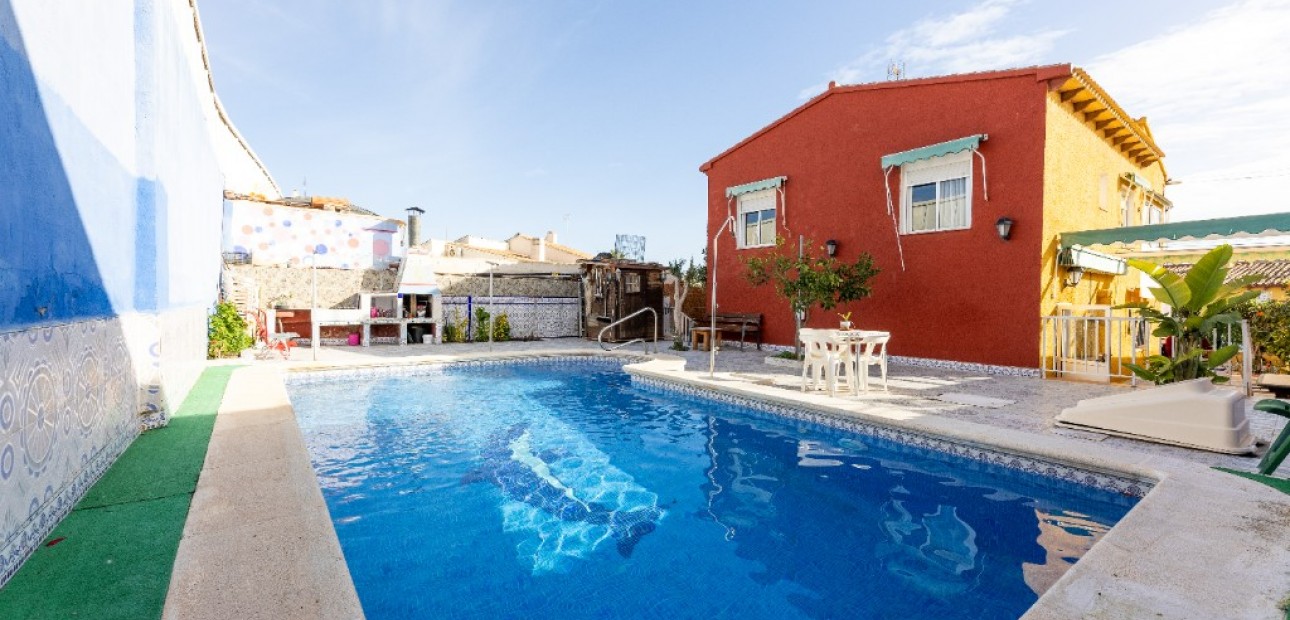 Sale - Villa -
Punta Prima