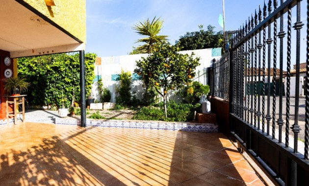 Sale - Villa -
Punta Prima